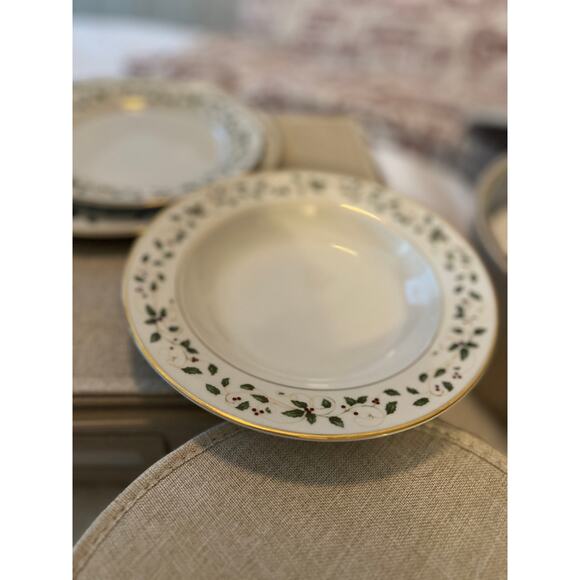 RARE Christmas Holiday Vine Fine for 8 Dinnerware Plates Cups Saucers Bowls - Picture 10 of 16